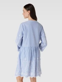 Knielanges Kleid Aus Baumwolle Mit Lochstickerei In Bleu -ModeHaus Verkaufs-Shop 696k6cic6or3ghho75744k286t4j4di490skqca78srkac27a17j0die694kmiie9p44ue2784okcda1a13jicr165j36c346krj2ohk61gjgob36csm8d326ss3ic1nckrjic0