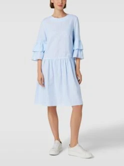White Label Knielanges Kleid Mit Streifenmuster Und Volantärmeln In Bleu -ModeHaus Verkaufs-Shop 6d358kqg84p3ijag692kokag85a4giag90sj8i296h9l4j9g6cpjihqlacrkica8a0skscq9659kgc2f993j8dpo6tgm4phg71j34ohkcgr3ae1l68s64opk70s6cd9mcgrj2cg