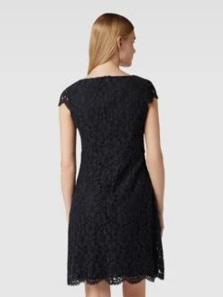 Knielanges Kleid Mit Floralen Stickereien In Marineblau -ModeHaus Verkaufs-Shop 6l2j8eai65akkh278d836gama16lcdhm60ok8kae9t44qgic6dakkjhlakr4edic6984gj239h3l4gi2713j6dpjc5gj0or46or32e1k74s3aob464o3ed9j65im2db1cphjiog