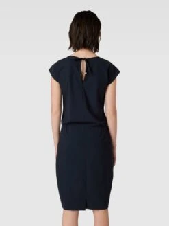 Knielanges Kleid Mit Tunnelzug Modell 'GIRA' In Marineblau -ModeHaus Verkaufs-Shop 6p44oe2j990kihi1692j4jho751kaj9g8h930cpp7155cl21a5b46cpk8t830l26710kcghi6h1kshql653jgeb4cgoj4or36kr62p1k74p3eoj4c4q3ac3571gjae1o71hm2o8