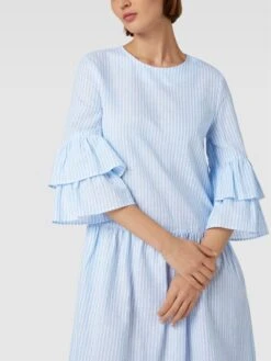 White Label Knielanges Kleid Mit Streifenmuster Und Volantärmeln In Bleu -ModeHaus Verkaufs-Shop 6p74gjqk64rkaghg8sskechl8os32h9m8h43cli5a9650h9k9ss4aki39go4cc9kad5j8ja19l44mca49d3mcc1n6lj62cr5ccsjgp1k64qjeohh6gp36e9mccqjidb4ccrm8dg