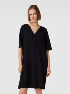 Knielanges Kleid Mit V-Ausschnitt In Schwarz -ModeHaus Verkaufs-Shop 6pak8iq5955kaha694rjahi68p8kmd9i6sr54gij616koha668rj4kq688qjghij9d3kgdia8h830hi774o6cp9p6cq3adpg6cp34phkcgqjgoj671i3achiccr32opg70sj8do