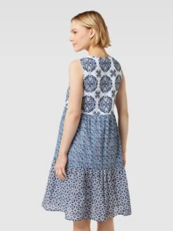 Knielanges Kleid Mit Allover-Muster In Marineblau -ModeHaus Verkaufs-Shop 6sr4ol218h6j2ga69d5jihhh9t2k2j2h75a50jhl8os34ghn916jagae60p3cj296sp34gq69593ii269d3m8ohm6oq38chn75gm2c9k6so68o9o6kpmacj5ckoj2eb368sm6pg