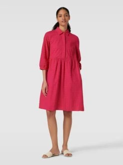 Knielanges Kleid Mit Lochstickerei In Pink