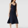 Knielanges Kleid Mit Verstellbaren Spaghettiträgern In Marineblau -ModeHaus Verkaufs-Shop 6t636jafa0pjae1k9sp3ae1n858l8d236524ohq771846j2988r54e1m94ojae1m8d454khg6gpk8kal88o6cob568rm6cj16ksjeohkccomae1n6hij6opp6sp68o9i64p64p8