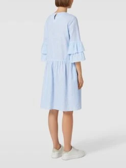 White Label Knielanges Kleid Mit Streifenmuster Und Volantärmeln In Bleu -ModeHaus Verkaufs-Shop 6t9l2jpl997l2e2i9p338di99csl6e2e6l450i218t846li9acsk8i2465946ipha13j4hi59l3lck9p8h3j0db371gm8ohpc4pm6c9k6kqjao9kcdhj4p9l6ko32ohm60sj6og