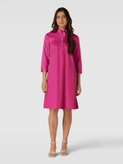 Knielanges Kleid Mit Stehkragen In Fuchsia
