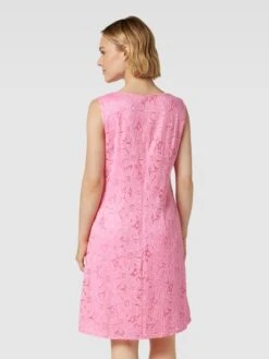Betty Barclay Knielanges Kleid Mit Strukturmuster In Pink -ModeHaus Verkaufs-Shop 74q42d1i9l4kciqaaooj8c1o9sqjce2bal4kehaa64pkichk91a4kdqaal530h226d854hq69p634limal3j4phh60p6cor360pm4d1k74oj4eb568sm4phg6gsmco9pcph3gpg