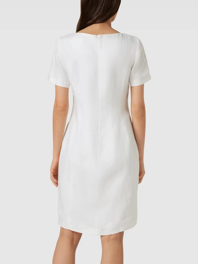 White Label Knielanges Kleid Mit V-Ausschnitt In Weiß 7 White Label Knielanges Kleid Mit V-Ausschnitt In Weiß – Bild 5