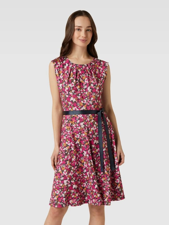 Knielanges Kleid Mit Allover-Muster In Marineblau 6 Knielanges Kleid Mit Allover-Muster In Marineblau – Bild 4