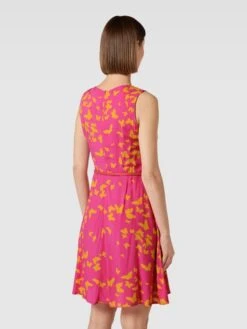 Knielanges Kleid Aus Viskose Mit Taillengürtel In Pink -ModeHaus Verkaufs-Shop 84qj2h2h8h24qk1i89352j258kqjecqea183idqh696j2dpi6h0jija69d9lccaf6t64chid9gq4mial913jecr364p68c9oc9h3ephk70rmae9ncpij2o9n6hj30cpg6cp66o8