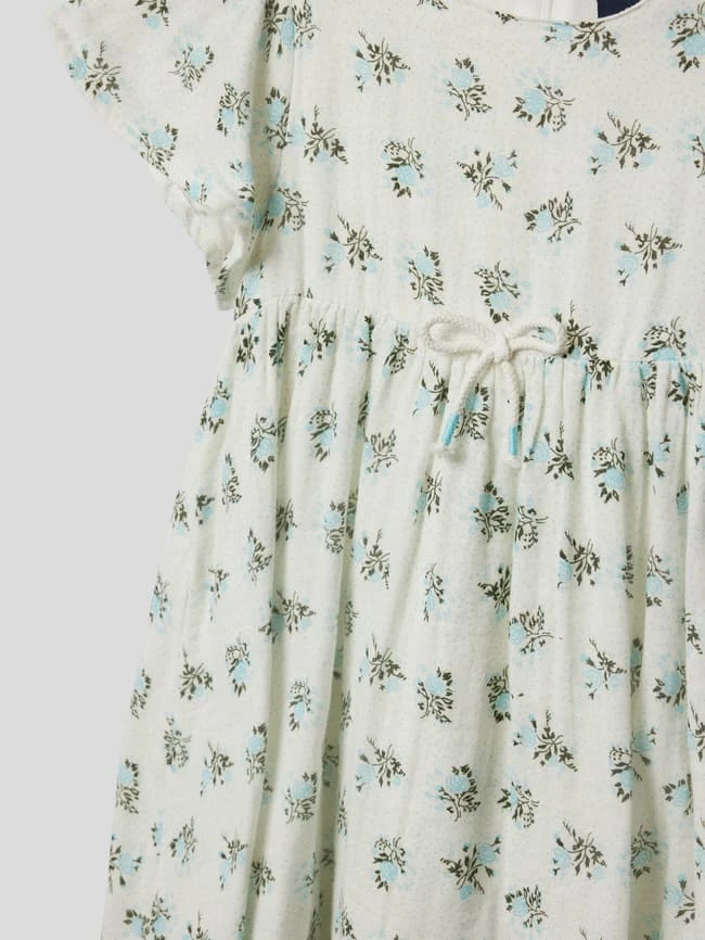 Kleid Mit Floralem Muster In Weiß 4 Kleid Mit Floralem Muster In Weiß – Bild 2