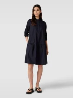 Knielanges Kleid Mit Ausgestellter Rockpartie In Marineblau