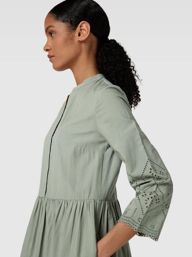 Knielanges Kleid Aus Baumwolle Mit Lochstickerei In Lindgrün 5 Knielanges Kleid Aus Baumwolle Mit Lochstickerei In Lindgrün – Bild 3