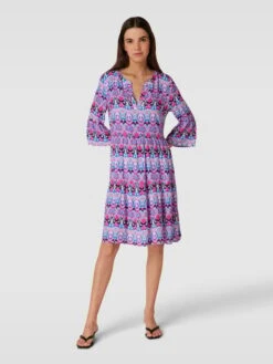 Knielanges Kleid Mit Strukturmuster In Blau