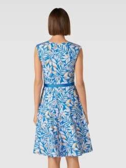 Knielanges Kleid Mit Taillengürtel In Blau -ModeHaus Verkaufs-Shop 8paj4d1l9hb38k9pa9856gqd64pkkia4612kscih6l458i9o9co56laj9d94cda68l0l0gi1a514me1h8ko36cb4ccq62d1gcos36chk60oj0e9j6th3adhi70pjeo9lccsm8c8