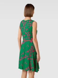 Knielanges Kleid Aus Viskose Mit Taillengürtel In Grün -ModeHaus Verkaufs-Shop 8paj6c259d9l0hqk90p4odac6l1jggii9134oji8a954mi2b9tb48l9ga5334ja6752lac2e8oo48lagako3ccj56kp6aohj68o34o9kc8qm8o9i65hjec9g6ssjiphhccrm2p8