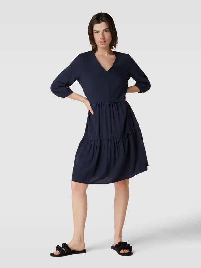 Knielanges Kleid Aus Viskose Im Stufen-Look In Dunkelblau 3 Knielanges Kleid Aus Viskose Im Stufen-Look In Dunkelblau