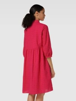 Knielanges Kleid Mit Lochstickerei In Pink -ModeHaus Verkaufs-Shop 91754hpla0r4uhad99732kadal5kukalada4kj27917kscic8db3akpka0s52ihh8915ad2a6l9k6i2ia8o3gc9hccqj0dr26kr30p1k6sp36o9g6lj68eb46tij0cpj68om6oo