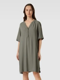 Knielanges Kleid Mit V-Ausschnitt In Schilf -ModeHaus Verkaufs-Shop 94p4shhh656l4e2h9osjidam8535ci1g8d0k2dho6h4l8haf68qjgjq9ahak4gqi6cr4kh1n69754li8al3j8pb575j6aor669hm2dpk6oqjee35c8oj0opg6opjidb6chh64oo