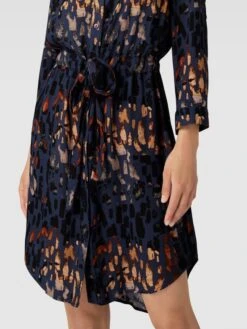 Apricot Knielanges Kleid Mit Allover-Muster In Marineblau -ModeHaus Verkaufs-Shop 952l4dac9d4k2e269or3ikhp65ajal1l9p4kai2j9gokaca76l8kchak68okmdpp8914ujqi9124kcppaoo32oj1c4pmcohl6cpmap1k6op64oj36tijadj370om6c9pcgojeo8