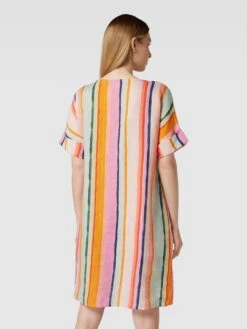 Knielanges Kleid Mit Streifenmuster In Rosa -ModeHaus Verkaufs-Shop 957koga1ah4l0gq79p642la874sl6iqf6cq3iga39t83ejik9d842kho99452chia5648hpo6sql6kae98o68o9p71j36dr46krjadhk74omaob374qj8p33clij4c9h6sqm2c8