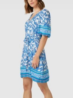 Knielanges Kleid Mit Allover-Muster In Blau -ModeHaus Verkaufs-Shop 98skaga7al232kq2a9al2jq7712koc1g9oo48ia4895j6dhh9h94ggai9cr4uc2l6l74gcpo9t84eh2e9oo3ecpn74q6acr36hh66opkc8p34o9gc4sj2oj664pj4cpo6hhm4c8