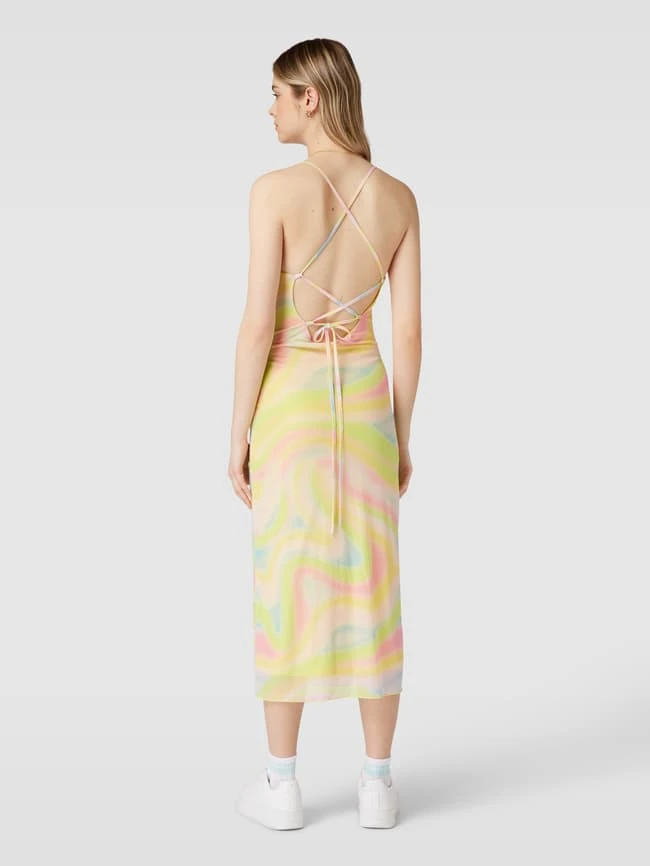 Kleid Mit Allover-Muster In Apfelgrün 7 Kleid Mit Allover-Muster In Apfelgrün – Bild 5