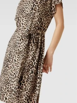 Knielanges Kleid Mit Animal-Print In Sand -ModeHaus Verkaufs-Shop 99a42j2mad53cj1i6p5kkci18p1kqiil8oq3cjim9p5k6h9ja14k4c26a96j0c2770p38di3617k8iq7a4o3eor5c9gjceb674p68phk70s64ohncgr6cphpckpm2cj169ijaoo