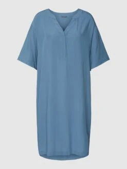 Knielanges Kleid Mit V-Ausschnitt In Metallic Türkis -ModeHaus Verkaufs-Shop 9co46gq8ad6l0k286ksksl1g8l248c1jaoo4sgqg88o3egpp6sql0kq69t732l1nal1kigiaah552lhj6co3eo9h6kqjgpb174r68e1kccsj2ohm6gr3ipb464o3icb2c9gj0c0