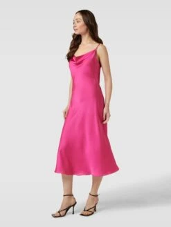 Knielanges Kleid Mit Verstellbaren Spaghettiträgern In Fuchsia