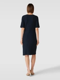 Betty Barclay Knielanges Kleid Mit Strukturmuster In Marineblau -ModeHaus Verkaufs-Shop 9kpkidpk8p24ichi8l9j6chi8d2kgkie6p654lhp8kskohhm8p252ipgahak8l2b9ssjadq565736da69h3j2dhp6som4phj68o62cpk6gs3io9ic4s30cr16dij8cr570q3cdo