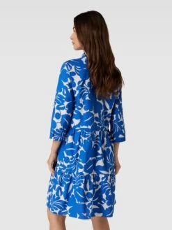 Knielanges Kleid Mit Allover-Print In Royalblau -ModeHaus Verkaufs-Shop 9kr4uhigala3gga16l348j21a51l0c1m9t25agql9p25ce286gq4idqh6sq3gkia68r52jpk8l2k8c276l3j6p3664smcp1h68ojaopk6phmcoj2cdhm6cb660p3cp31ccq6ao8