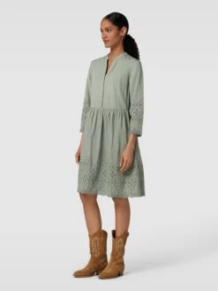 Knielanges Kleid Aus Baumwolle Mit Lochstickerei In Lindgrün