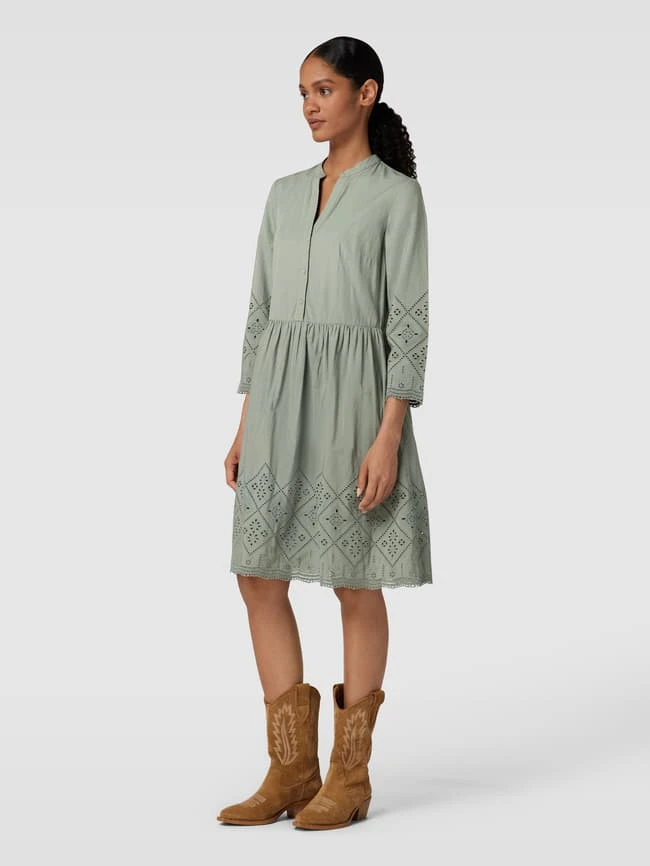 Knielanges Kleid Aus Baumwolle Mit Lochstickerei In Lindgrün 3 Knielanges Kleid Aus Baumwolle Mit Lochstickerei In Lindgrün
