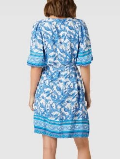Knielanges Kleid Mit Allover-Muster In Blau -ModeHaus Verkaufs-Shop a0r4gkqeap752c2d8h3l2ea2aoqkikpi8l5laga4ah932ja77544sh2g950jgi9l71742kq69d2kkj2k8oo3cdpocgo6cphh6th3ephk70rm4e1h60q34e1j6kp34p9i6dij0cg