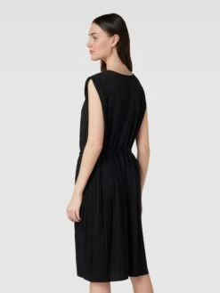 S.Oliver BLACK LABEL Knielanges Kleid Mit Plisseefalten In Schwarz -ModeHaus Verkaufs-Shop a174mh2a6t55akq66d5j8gqe88qlchqd9184aiqkagrl0e2598o32jqia93kakib6spkgci28hajak1o9ko66d9n6thjccpg64om8p1kc4r30o9i6op3idb66gq34chl71gj4og