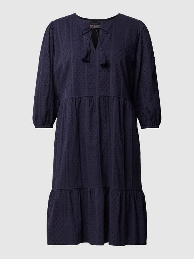 Knielanges Kleid Mit Strukturmuster In Marineblau 4 Knielanges Kleid Mit Strukturmuster In Marineblau – Bild 2