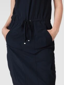 Knielanges Kleid Mit Tunnelzug Modell 'GIRA' In Marineblau -ModeHaus Verkaufs-Shop a99k6k2fa535cli6657kgiq28l9jglij85352jif614kgj296124uh2898q4ek27a8qkulhm895l2iil9ko30p326ssjadpm74rm4o9kcoojee336pij4oph64qj0dr16cq62og