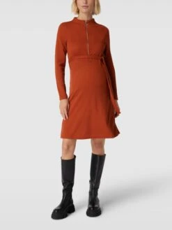 Mamalicious Knielanges Umstands-Kleid In Ripp-Optik Modell 'JESSY LIA' In Terrakotta