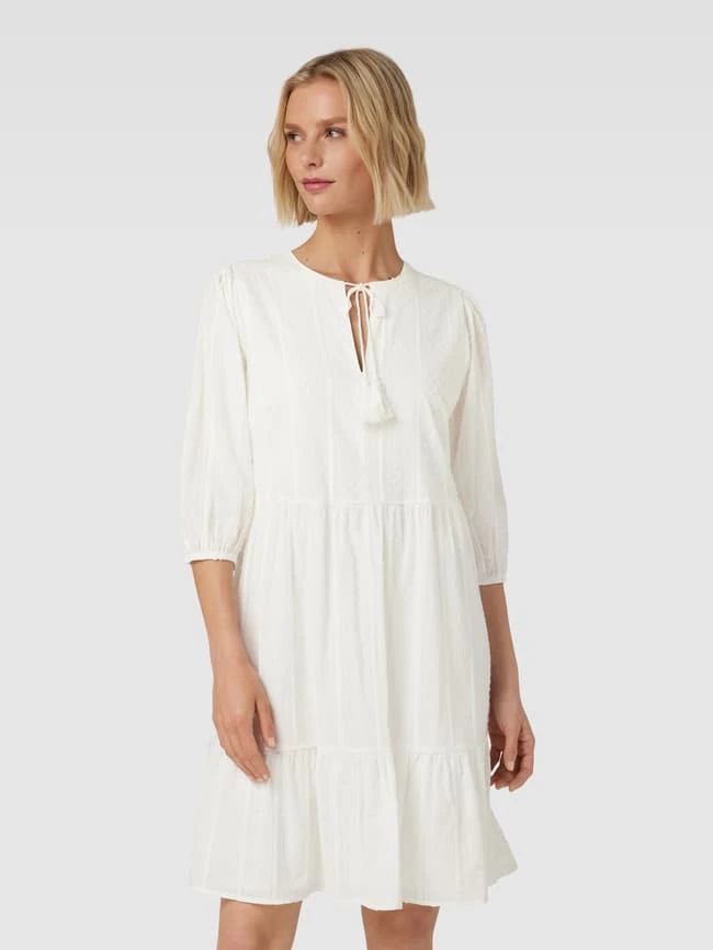 Knielanges Kleid Mit Strukturmuster In Offwhite 6 Knielanges Kleid Mit Strukturmuster In Offwhite – Bild 4