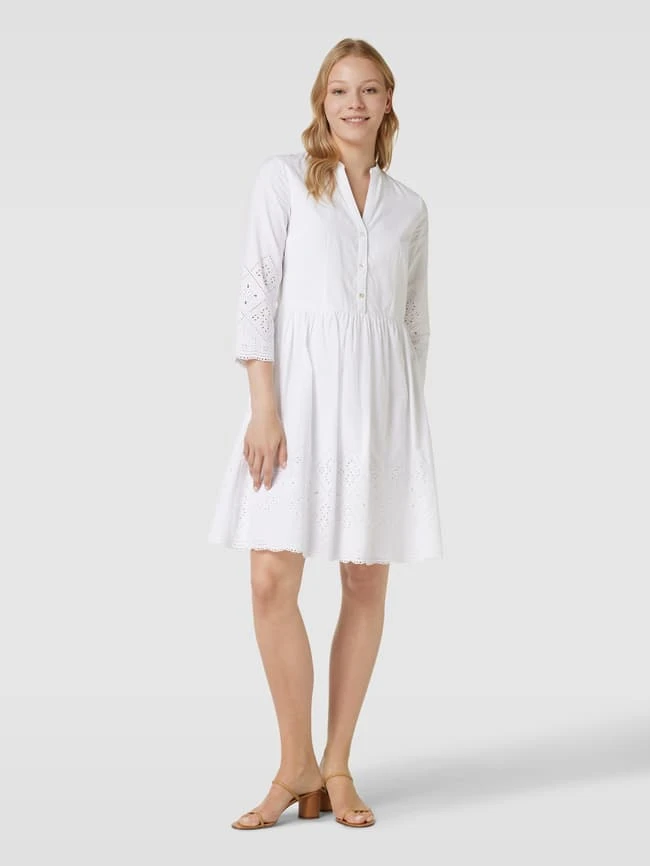 Knielanges Kleid Aus Baumwolle Mit Lochstickerei In Weiß 3 Knielanges Kleid Aus Baumwolle Mit Lochstickerei In Weiß