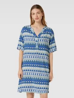 Knielanges Kleid Mit Allover-Muster In Metallic Türkis -ModeHaus Verkaufs-Shop ala52gq79os5adhh9cqksd9h7524gdi99hb4kgimah54ghq2ap450e2cala3ec2f8p9keihia8o3aj2b6t3jedpi69h32cpncorjicpk70r64ohl64r3ichm69i36or16cqjeo8