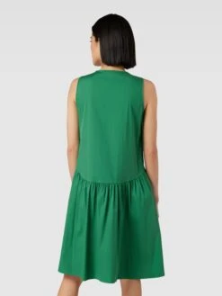 Knielanges Kleid Mit V-Ausschnitt In Grün -ModeHaus Verkaufs-Shop ap5j0d2j6964kga49t6l2ja5710keghnah446iah896kkcabakp44cqa8sslcci8aoo3ee1g911j4e26a13jieb675hj0dr371h3cdhk61gm2ob168s68e1m64qjie1lcko3gc8