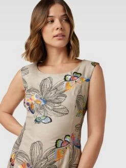 White Label Knielanges Kleid Aus Leinen Mit Motiv-Print In Sand -ModeHaus Verkaufs-Shop ap8kmji8698lcdhh8t1kok2l99akucaka8q4ccqe9kojcd2d69554cq69gq54gi59154chhl8993icqjako62p1hc8p3iob16lh34ohkcksj0o9n70sj2dj2ckqj2or16hgjcdg